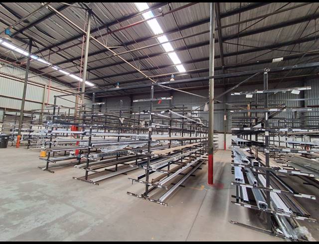 2,400M² WAREHOUSE TO LET IN HERIOTDALE